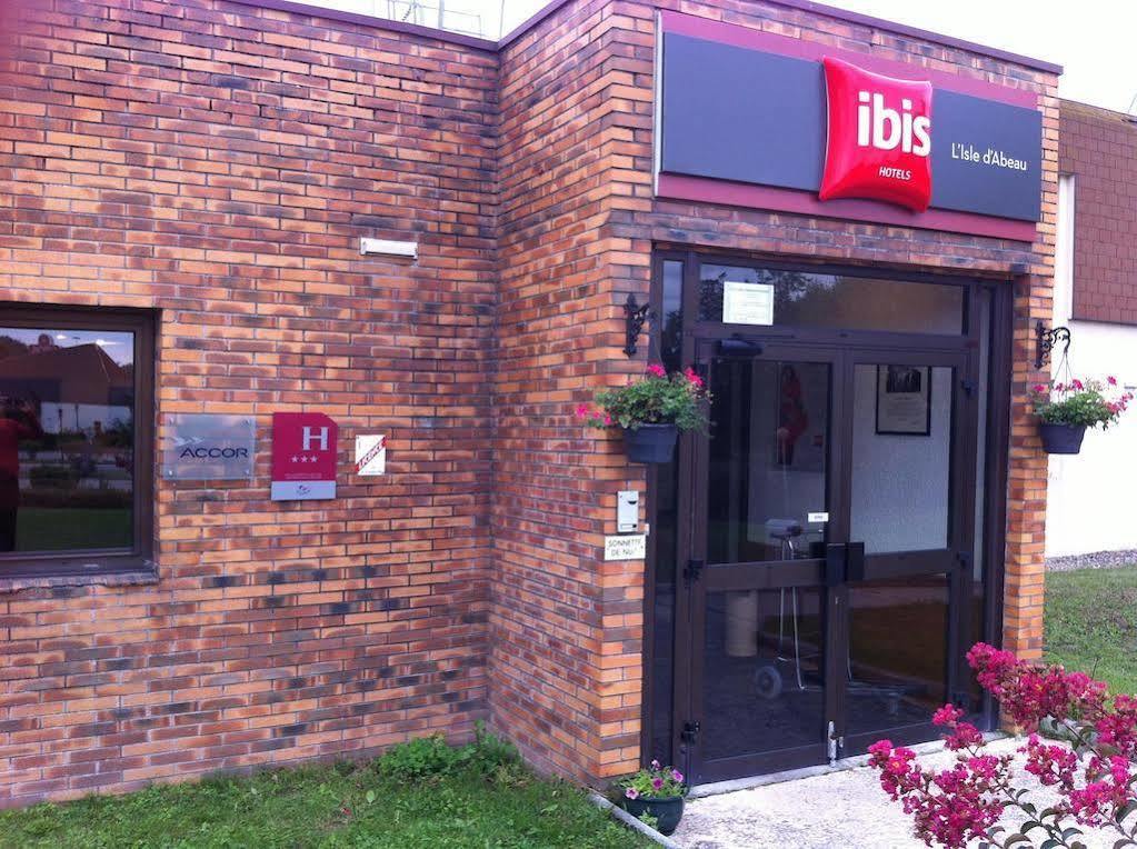 Ibis Lyon L'Isle D'Abeau Hotel Esterno foto