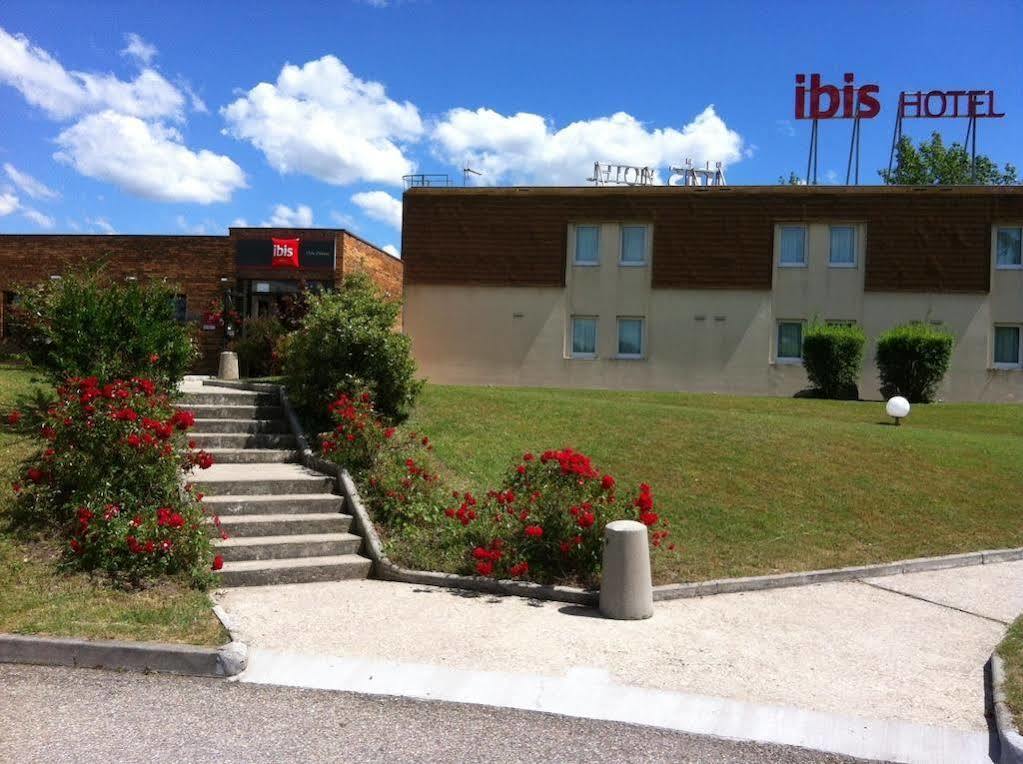 Ibis Lyon L'Isle D'Abeau Hotel Esterno foto